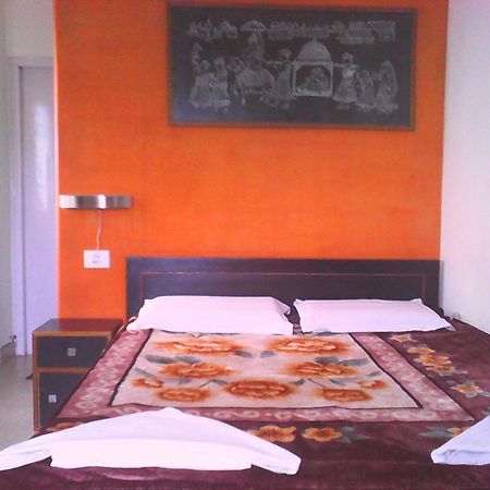 Leela Guest House Варанаси Экстерьер фото