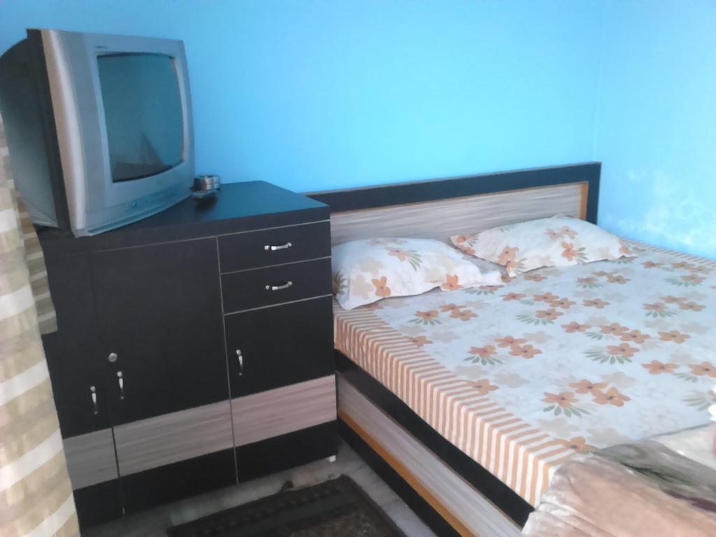 Leela Guest House Варанаси Номер фото