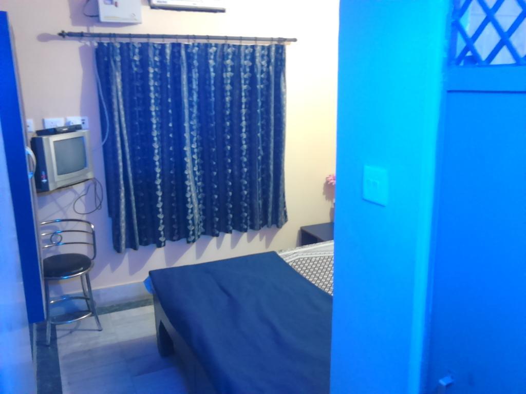 Leela Guest House Варанаси Номер фото
