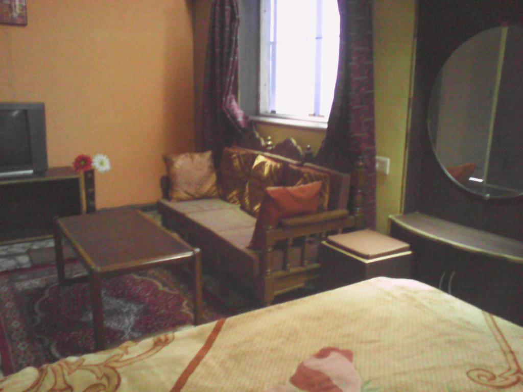 Leela Guest House Варанаси Номер фото