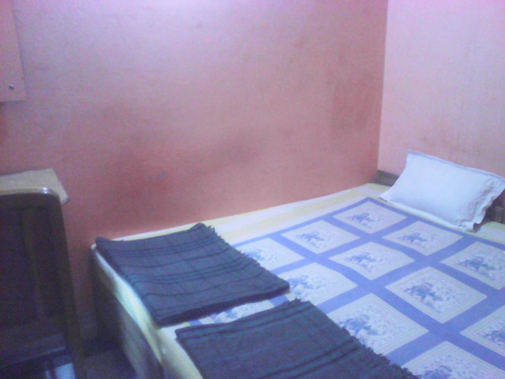 Leela Guest House Варанаси Номер фото