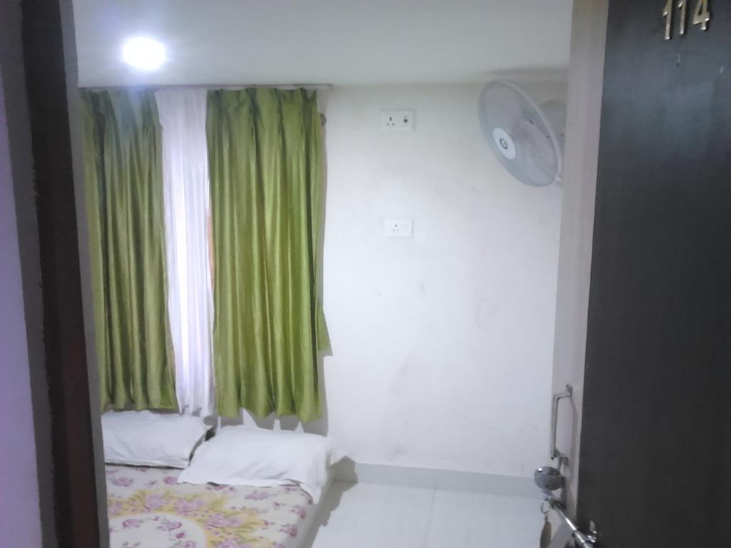 Leela Guest House Варанаси Номер фото