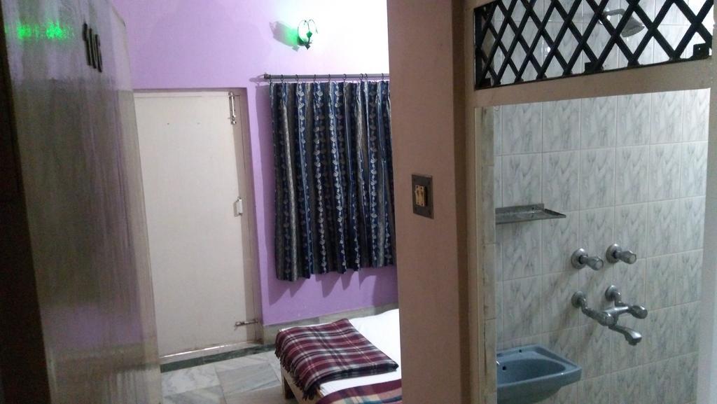 Leela Guest House Варанаси Экстерьер фото