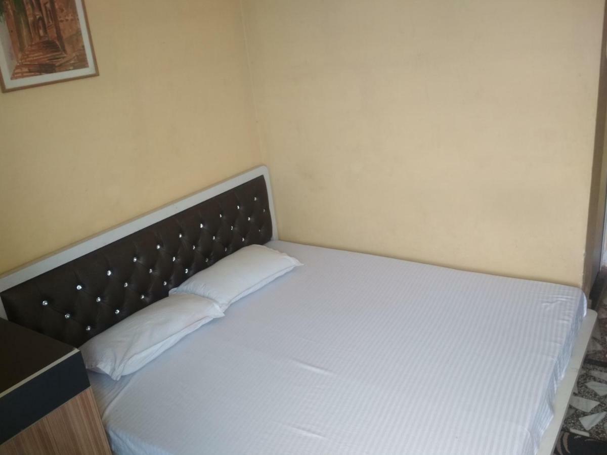 Leela Guest House Варанаси Экстерьер фото